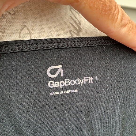 Gap Body Fit Ruched Back Black Top - Picture 11 of 11